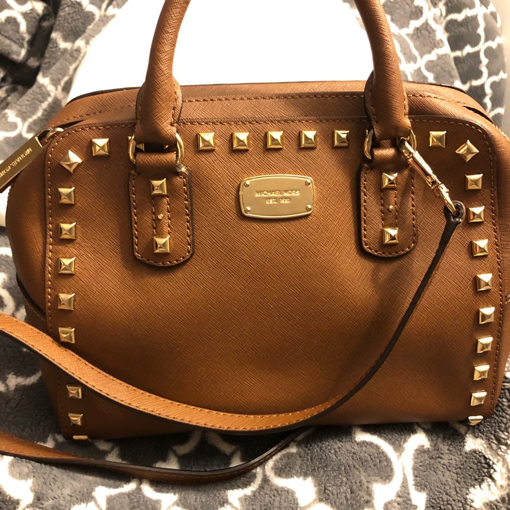 Micheal Kors - studded handle cross body